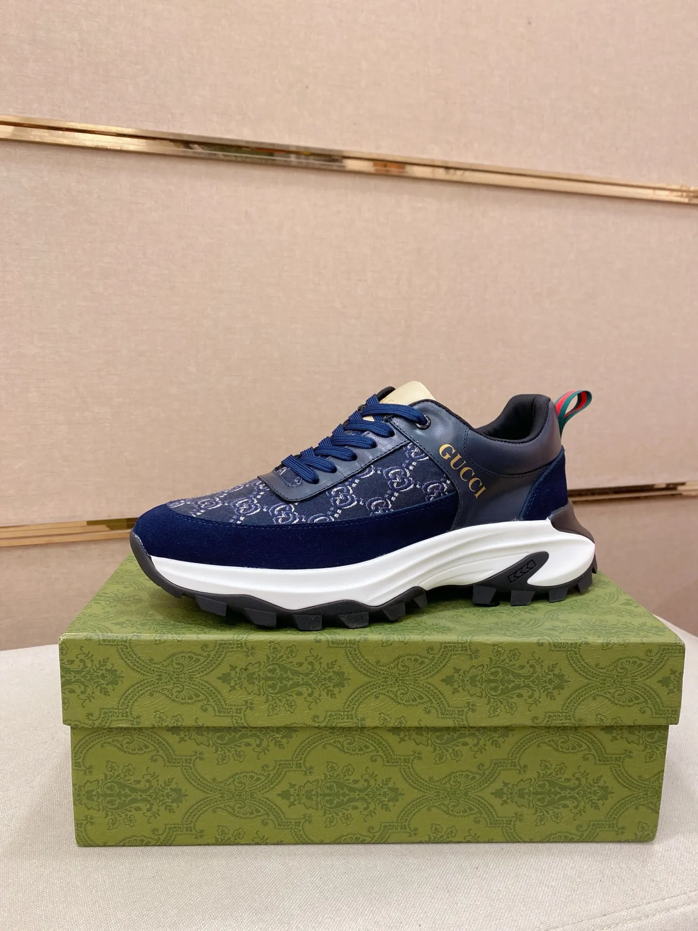Men's clothing and shoes💰:462💰 (GUCCI) The latest model from the official website🎁🎁Casual and fashionable men's shoes👟, hot style💥The version is simple and elegant, exclusive for trendy men. The unique latest brand elements from the official website👑Original Gucci decoration, fashionable and generous, the fabric is original cowhide ✅Mesh breathable lining, the official website specifies wear-resistant casual outsole, the classic model is taken in kind at the counter🎬38-44 (can be customized for 45 non-refundable)